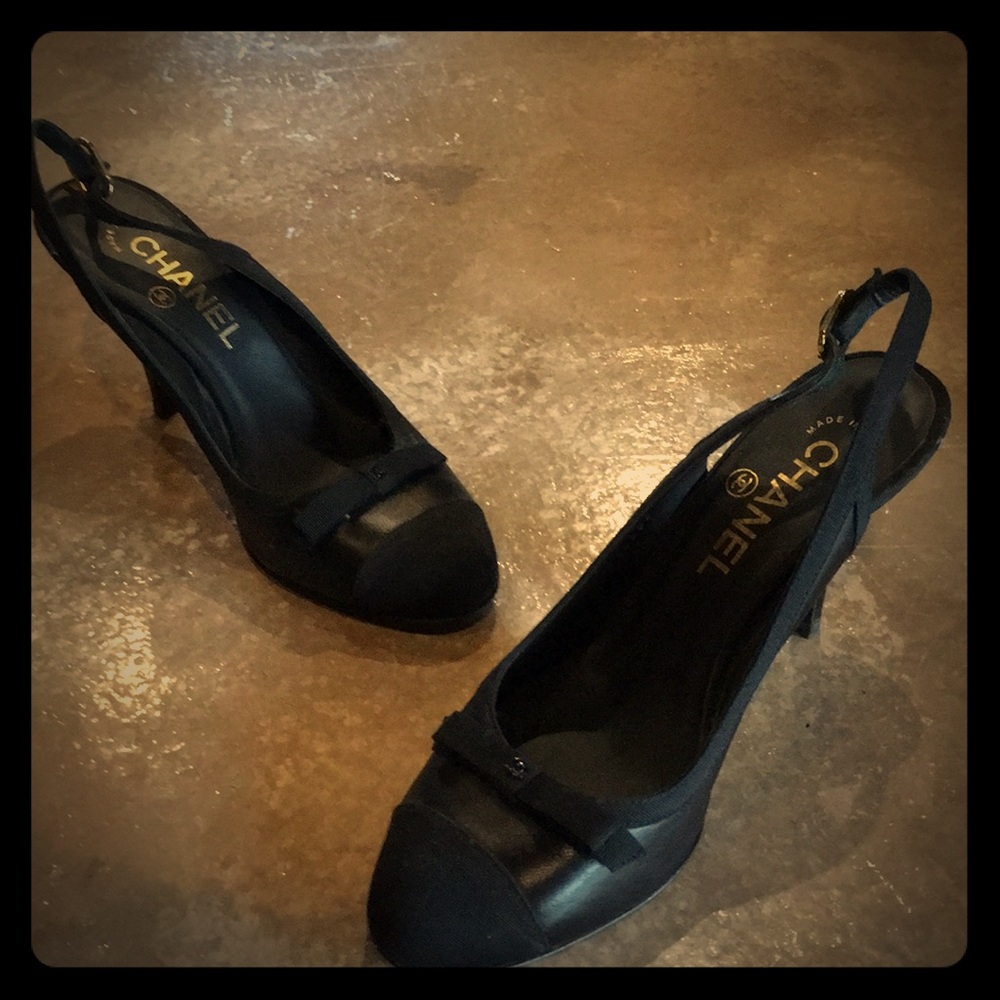 CHANEL pumps